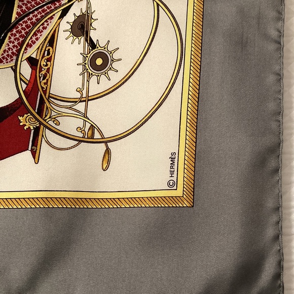 Hermes Classic Silk scarf - Picture 8 of 14